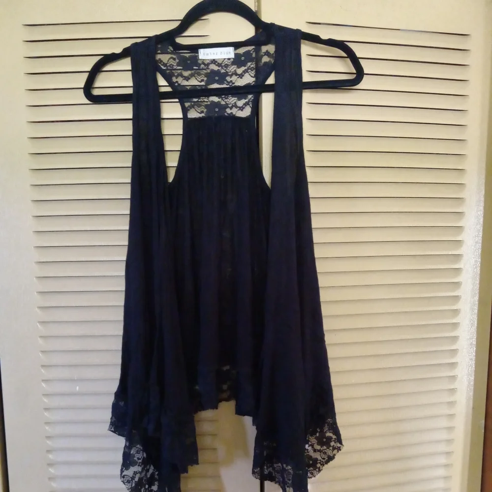 Amber Blue - Picture 1 of 3
